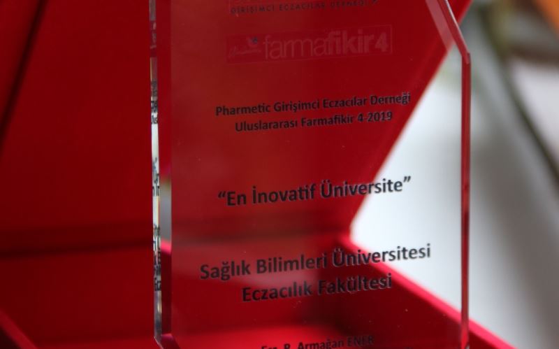 Pharmetic Girişimci Eczacılar Derneği tarafından düzenlenen ve Geleceğin Eczacılığına katkı sağlayan inovatif uygulama ve örnekleri çoğaltabilmek amacıyla Eczacılık Fakülteleri öğrencileri arasında “Geleceğin Eczacılığı ile İlgili İnovatif Uygulamalar’’ konulu yarışmanın dördüncüsü bu yıl gerçekleştirilmiştir. 