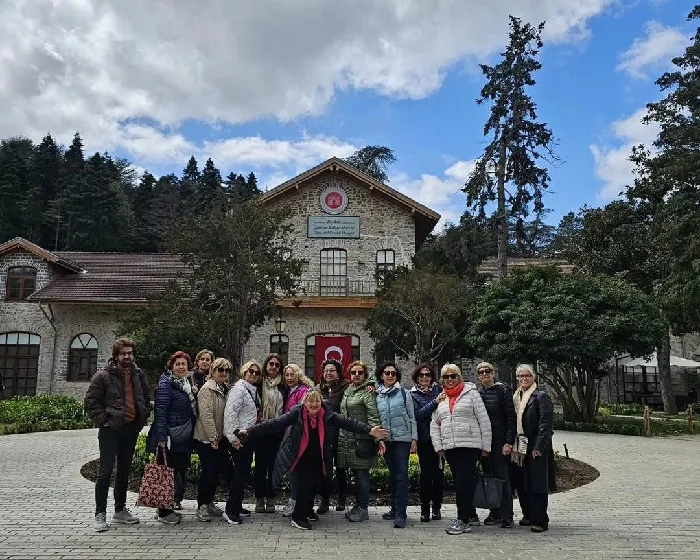 İstanbul Hamidiye Üçüncü Yaş Üniversitesi Öğrencilerinden Beykoz Cam ve Billur Müzesi’ne Kültür Gezisi