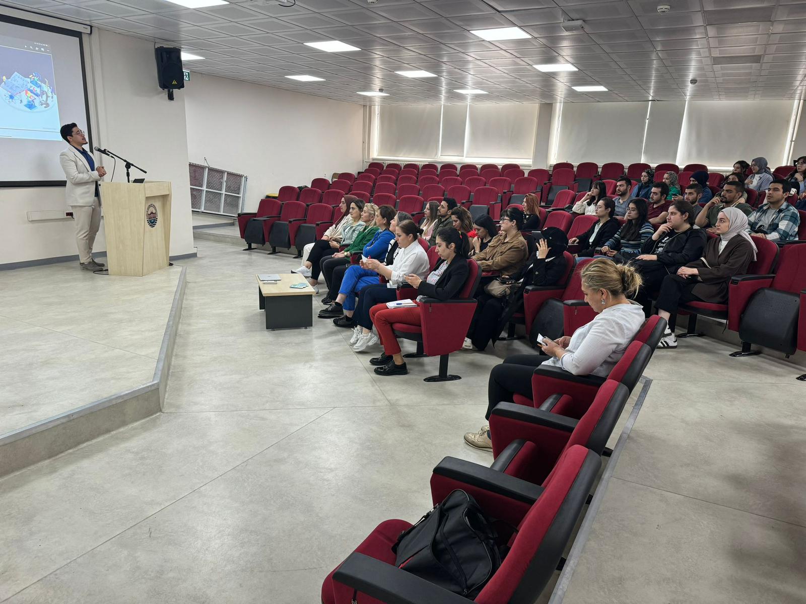 Kütüphanemiz Dijital Tıp Eğitim Platformunda Bulunan “Lecturio” Veritabanı İle İlgili Eğitim