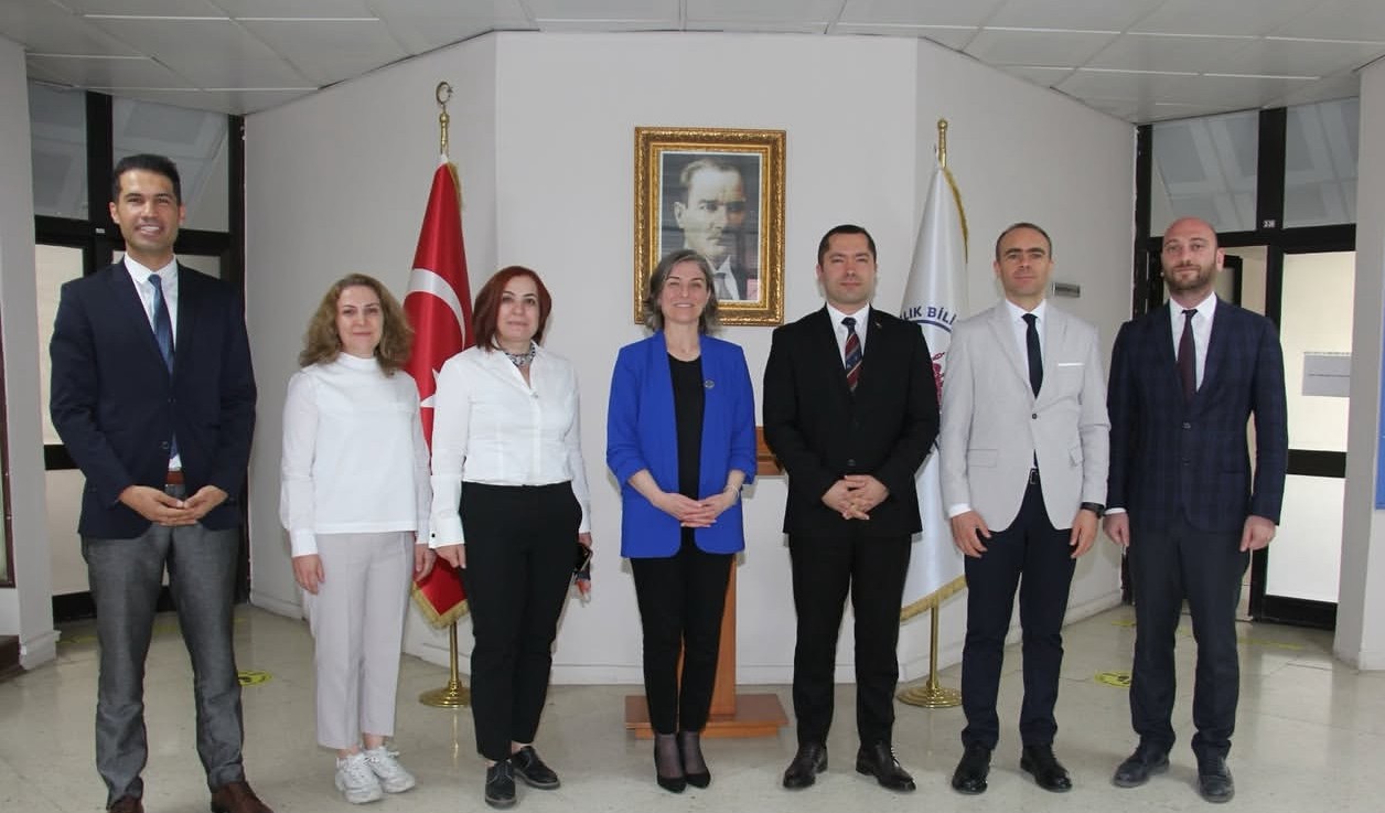 Gülhane Sağlık Meslek Yüksekokulu olarak SBÜ Hemşirelik Fakültesi Dekanı Sayın Prof. Dr. Fatma İlknur Çınar’ı makamında ziyaret ettik.