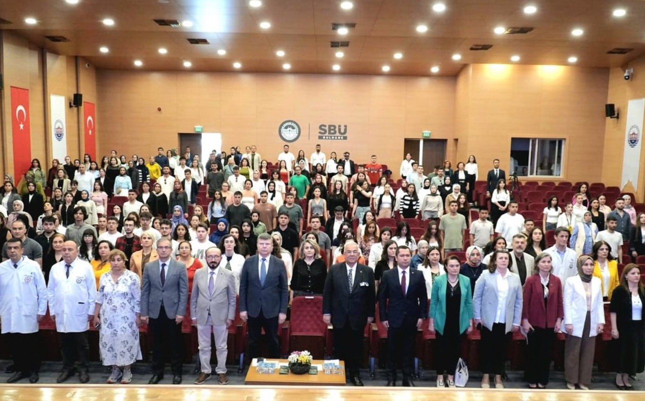 Yüksekokulumuzda bu yıl ikincisini düzenlediğimiz “Yaşlı Bakımının Geleceği; Aile, Toplum ve Bakımın Kesişim Noktası” temalı Yaşlı Bakım Sempozyumu başarıyla tamamlandı.