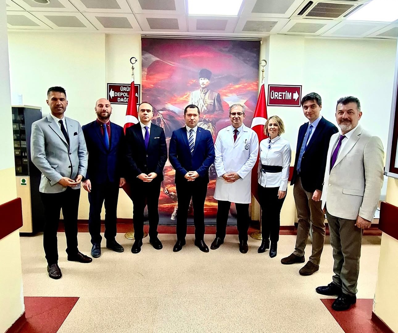 Gülhane Sağlık Meslek Yüksekokulu olarak SBÜ Eczacılık Fakültesi Dekanı Sayın Prof. Dr. Onur Erdem’i makamında ziyaret ettik.