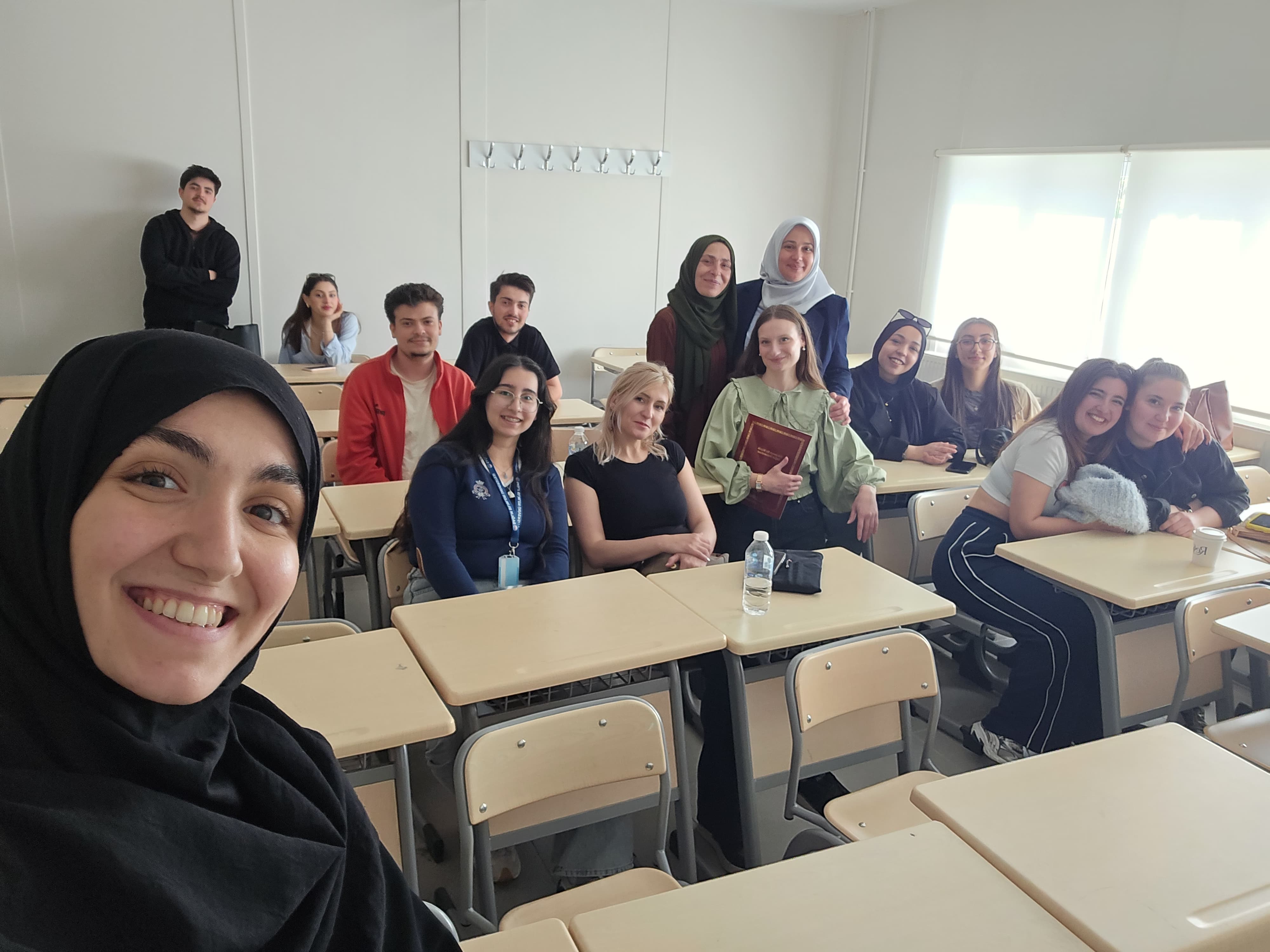 Mezunumuz Deneyimlerini Anlatıyor