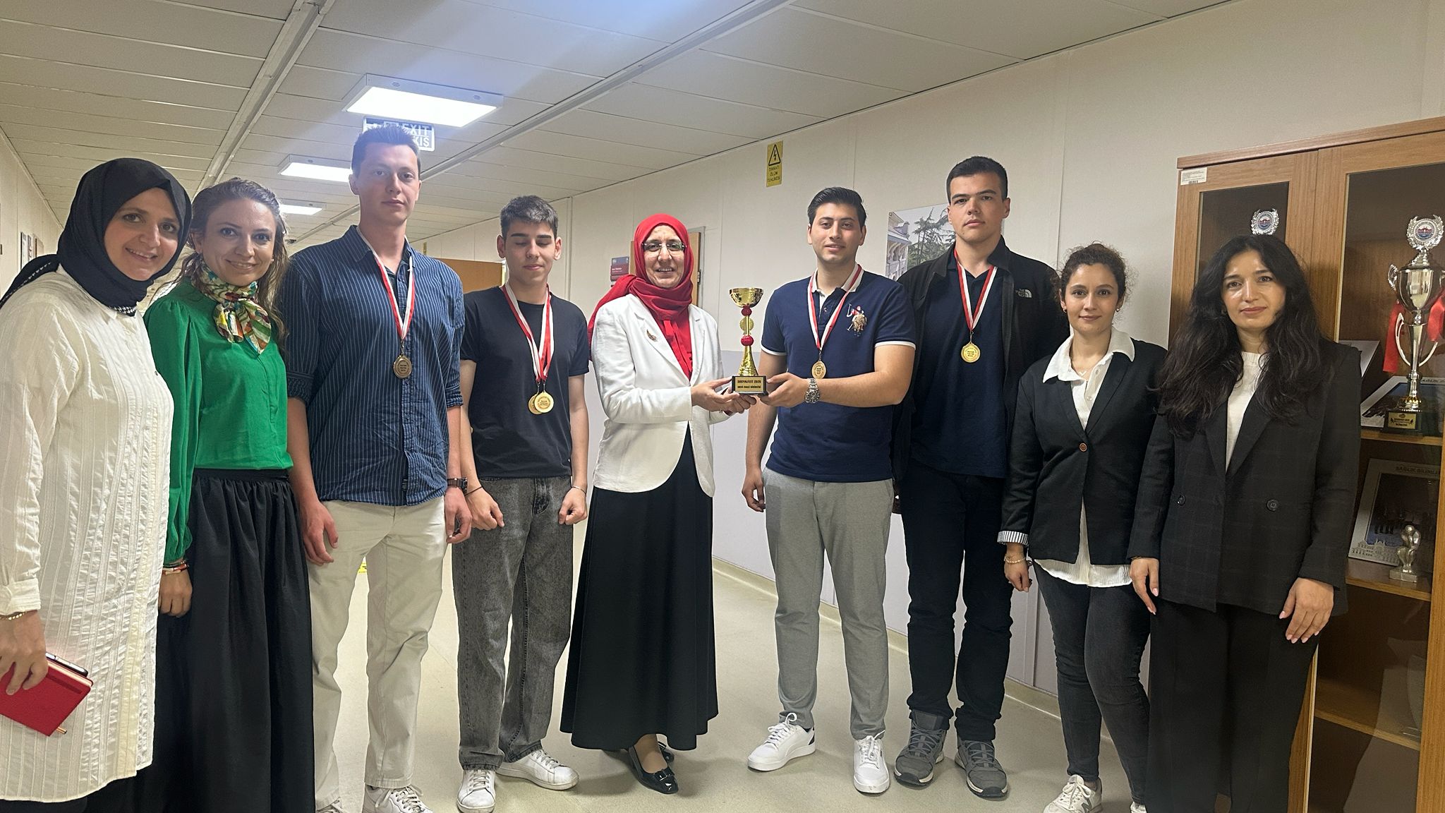 Travma Rallisinde Madalya Alan Öğrencilerimiz Müdürlüğümüzü Ziyaret Etti!..
