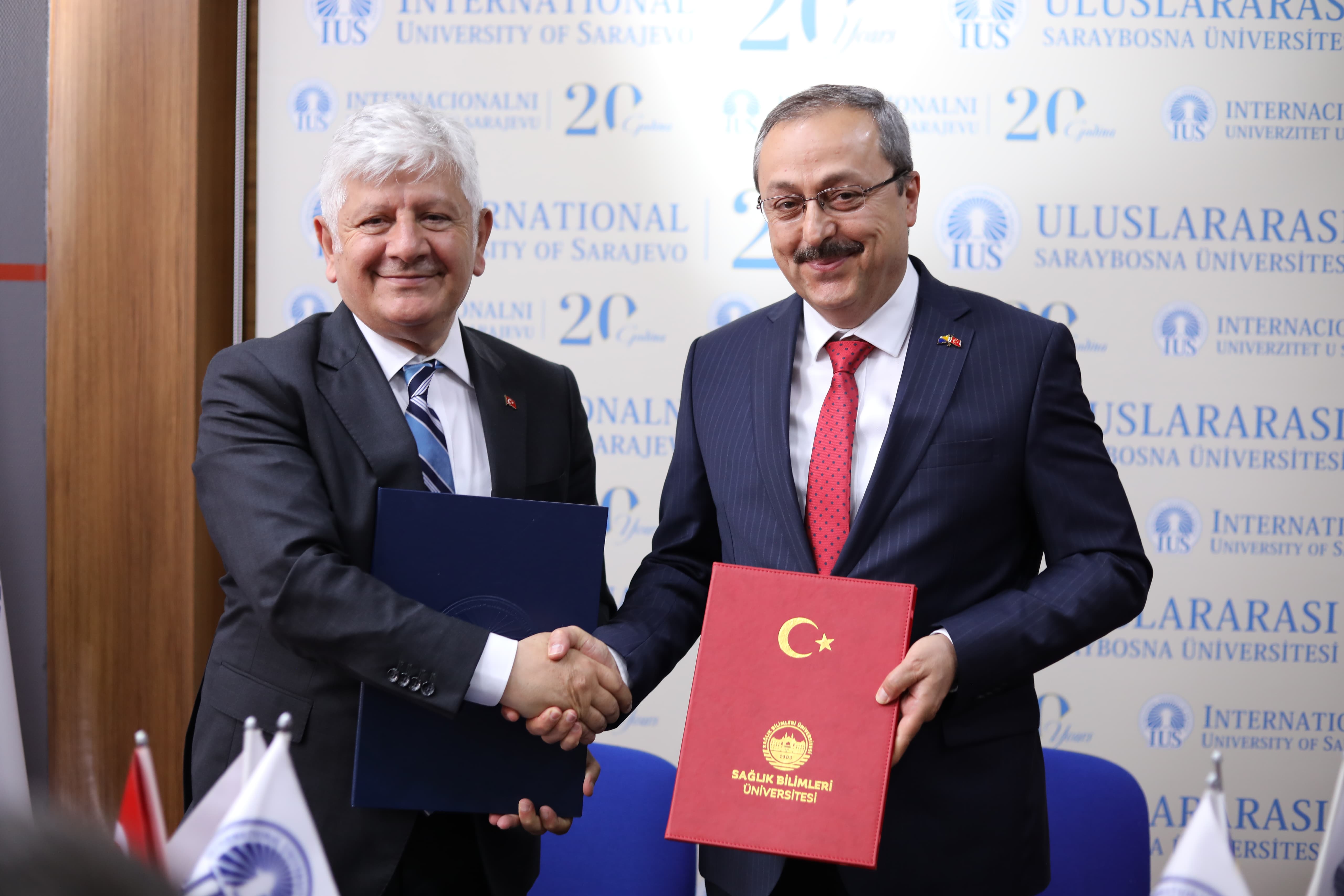 Sağlık Bilimleri Üniversitesi (SBÜ), sağlık temalı yükseköğretimdeki küresel vizyonunu Bosna Hersek’e taşıdı. Uluslararası Saraybosna Üniversitesi (IUS) iş birliğiyle kurulan Tıp ve Diş Hekimliği Fakülteleri’nin açılışı, başkent Saraybosna’daki IUS kampüsünde geniş katılımla gerçekleştirildi.