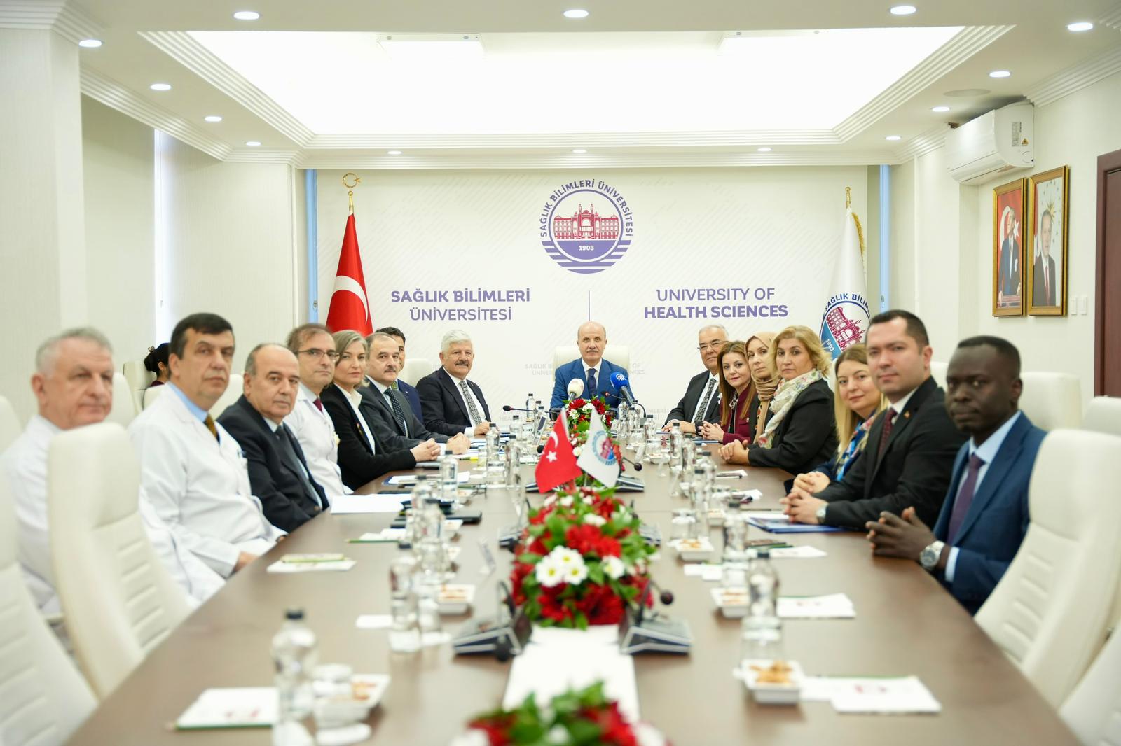 Yükseköğretim Kurulu Başkanımız Prof. Dr. Erol Özvar, Sağlık Bilimleri Üniversitesi Gülhane Külliyesinde gerçekleştirilen ve farklı coğrafyalardan akademik birimleri ile uluslararası paydaşları bir araya getiren Senato Toplantımıza teşrif ederek üniversitemizi onurlandırdı.