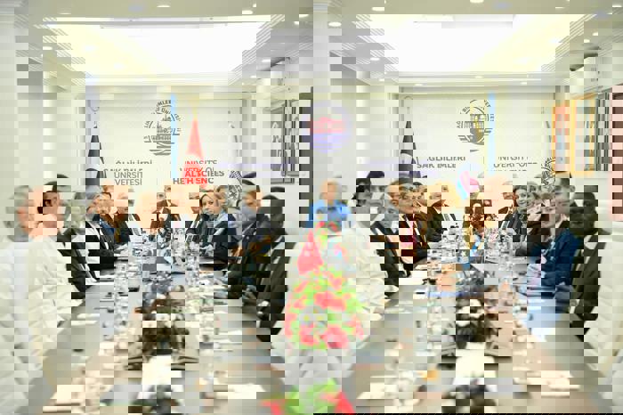 Yükseköğretim Kurulu Başkanımız Prof. Dr. Erol Özvar, Sağlık Bilimleri Üniversitesi Gülhane Külliyesinde gerçekleştirilen ve farklı coğrafyalardan akademik birimleri ile uluslararası paydaşları bir araya getiren Senato Toplantımıza teşrif ederek üniversitemizi onurlandırdı.