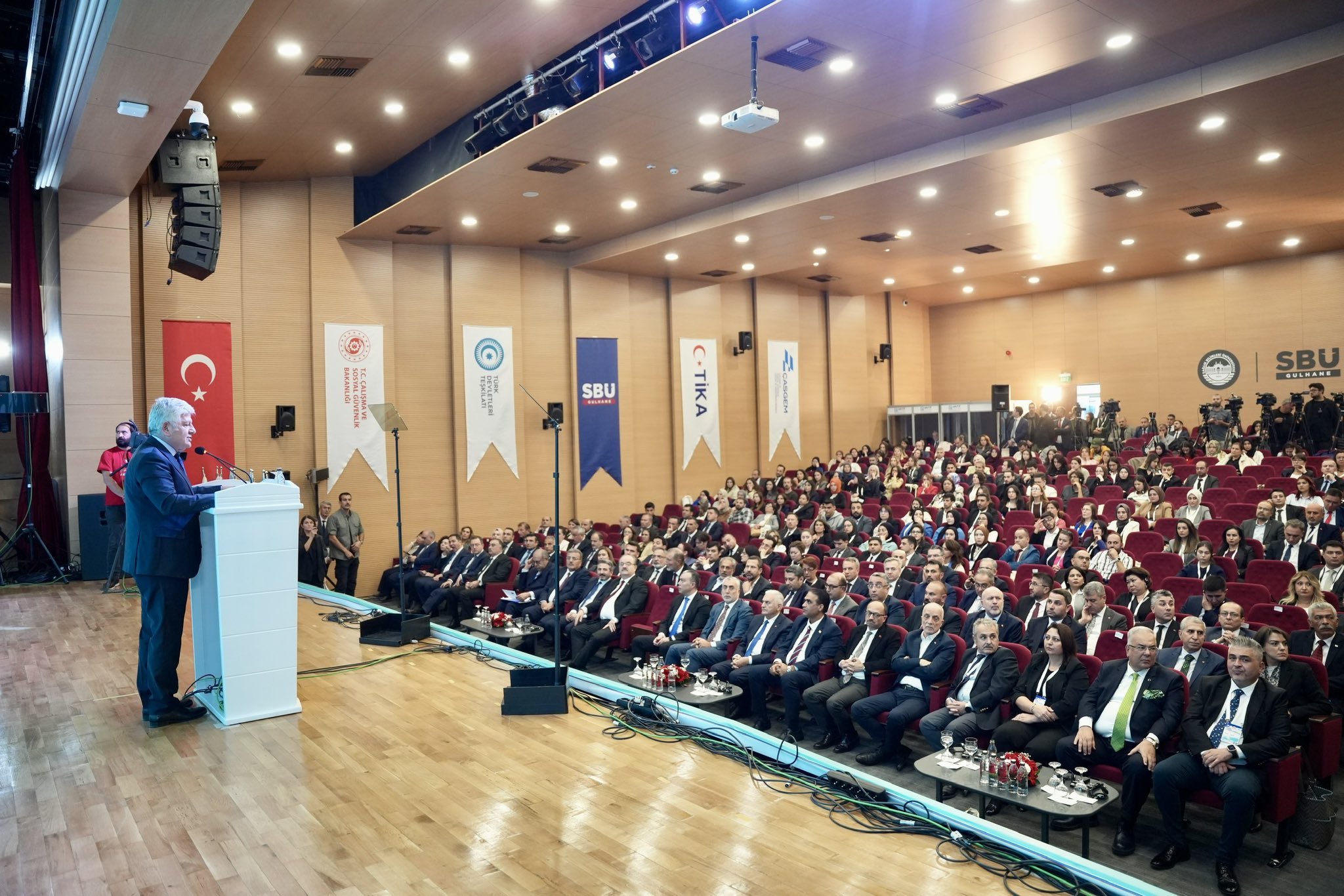 Sağlık Bilimleri Üniversitesi, Türk Devletlerinde Çalışma Hayatı ve Sosyal Koruma Uluslararası Konferansı’na ev sahipliği yaptı. 